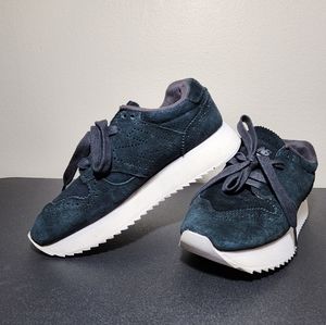 New Balance 520 Classic Running Black Suede Shoes Women’s Size 5.5
